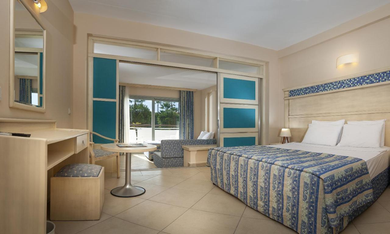 Ephesia Holiday Beach Club คูซาดาซี ภายนอก รูปภาพ