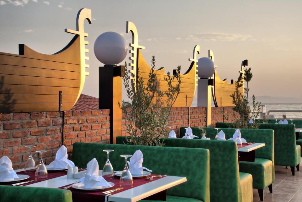 Ephesia Holiday Beach Club คูซาดาซี ภายนอก รูปภาพ