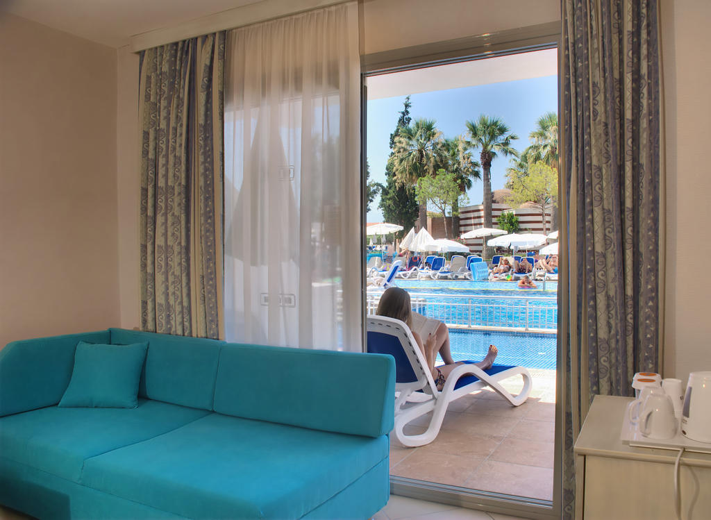 Ephesia Holiday Beach Club คูซาดาซี ภายนอก รูปภาพ