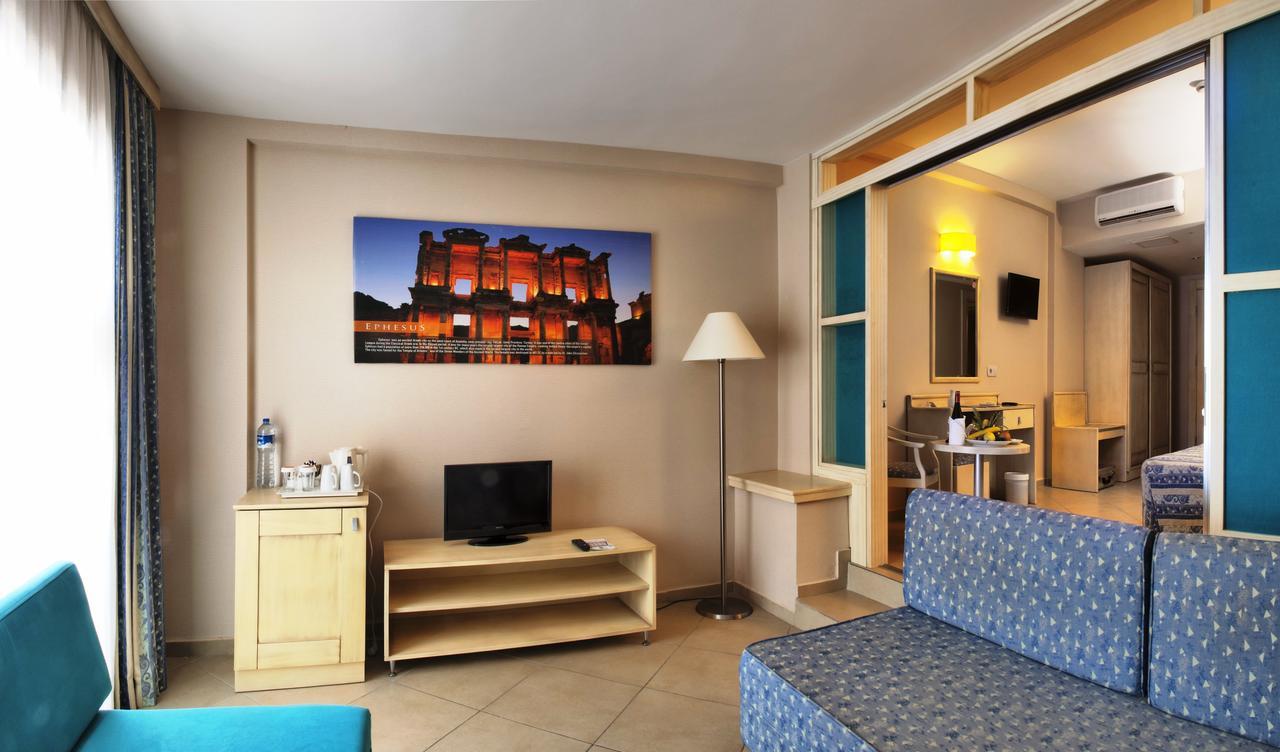 Ephesia Holiday Beach Club คูซาดาซี ภายนอก รูปภาพ
