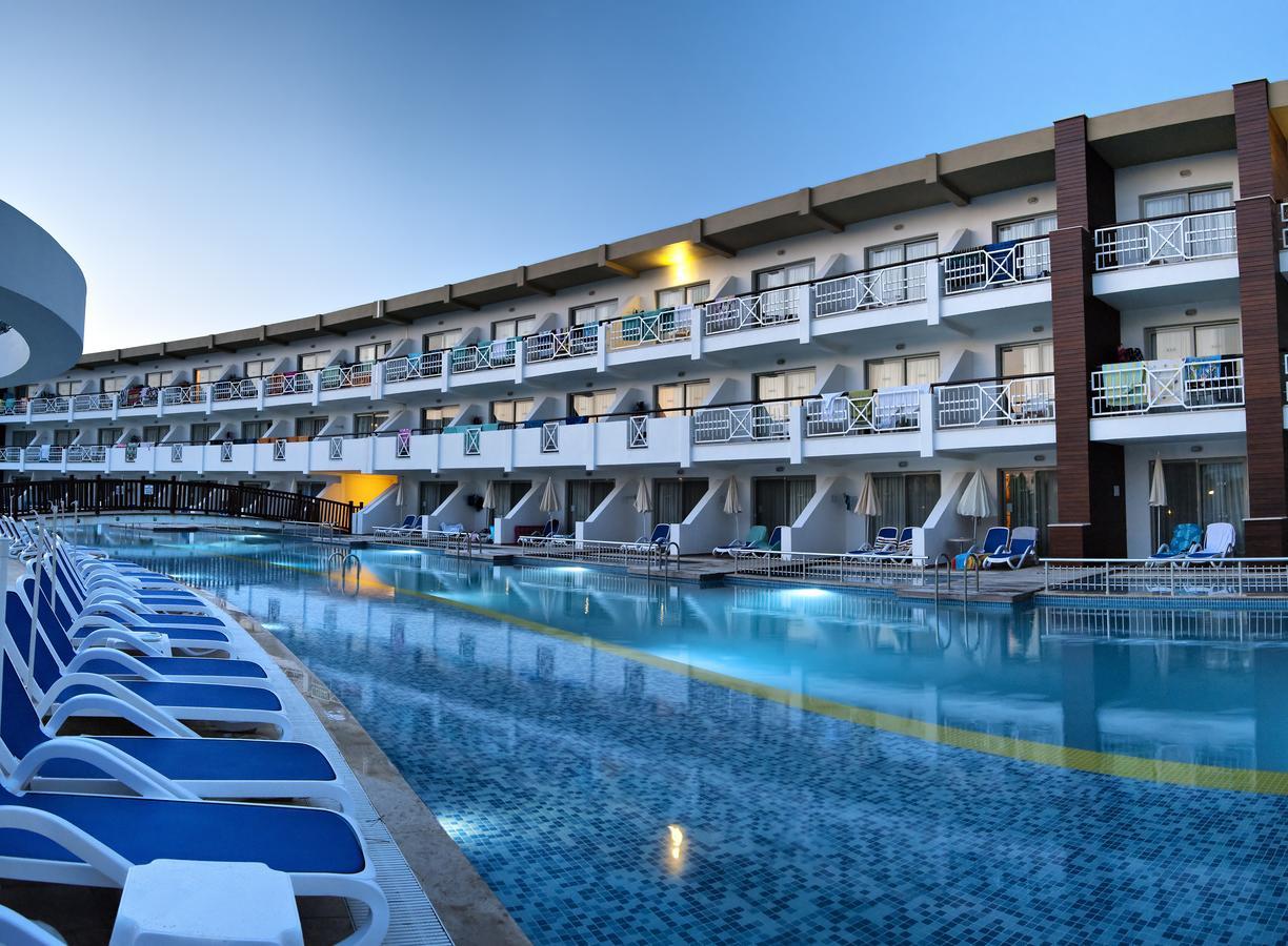 Ephesia Holiday Beach Club คูซาดาซี ภายนอก รูปภาพ